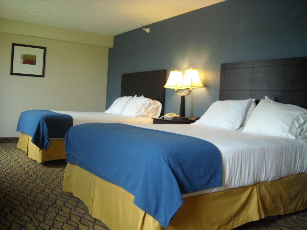 Khách sạn Holiday Inn Express & Suites Cadillac