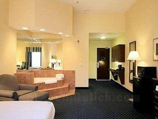 Khách sạn Holiday Inn Express & Suites Middleboro Raynham