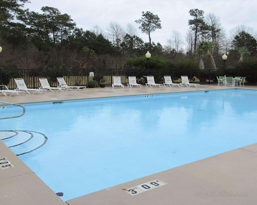 Quality Inn & Suites Sneads Ferry - North Topsail Beach