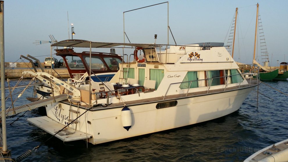 Elysa houseboat