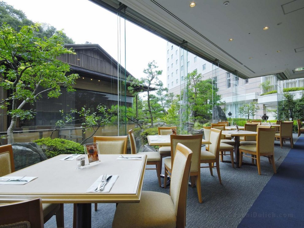 Khách sạn Narita Gateway