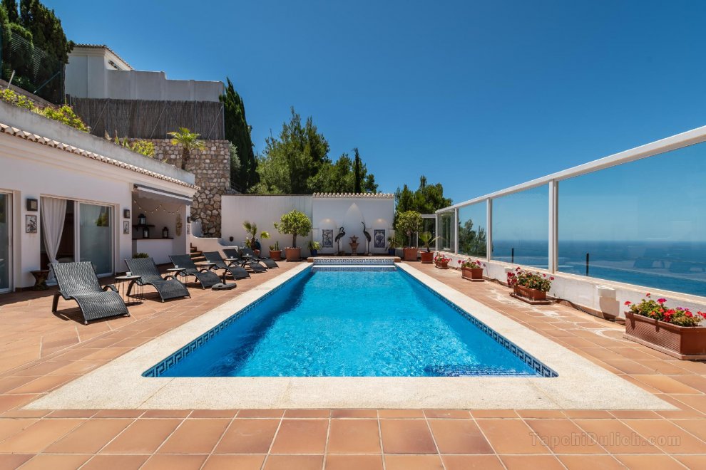 CERRO GORDO luxury 4 bedroom' vila' with spectacular views of coast and mountain with private pool