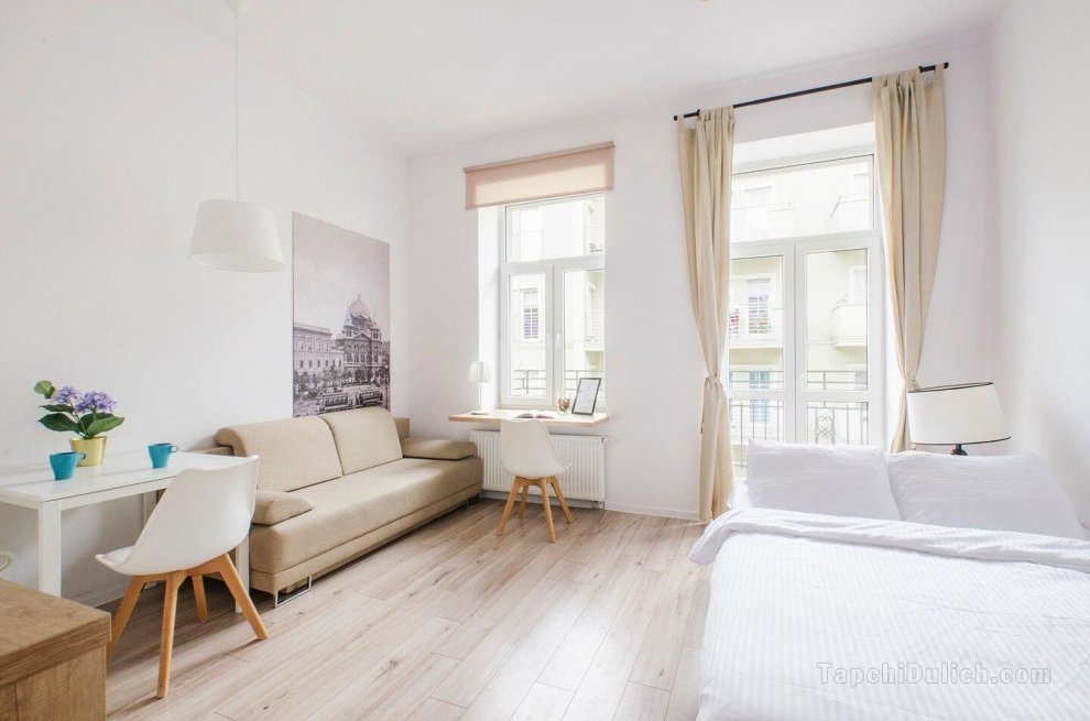 Charming apartment on 6 Sierpnia 37/9 (8-1)
