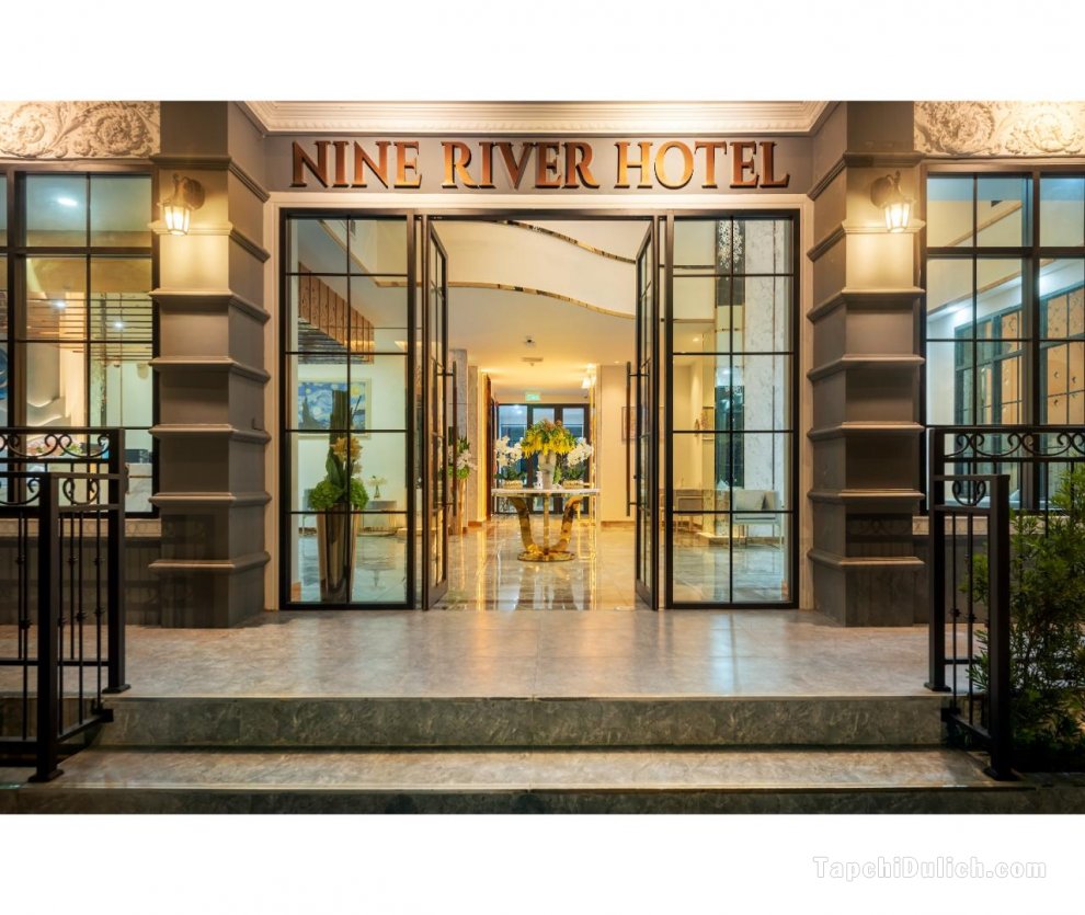 Khách sạn Nine River