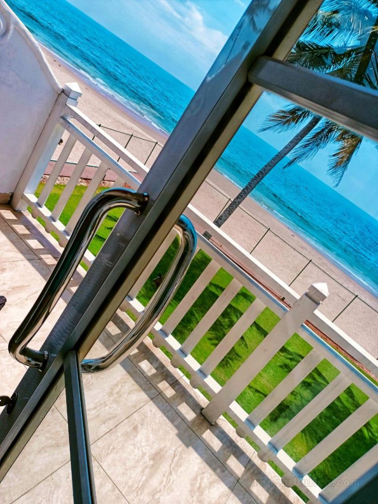 New Luxurious four bedroom beach villa