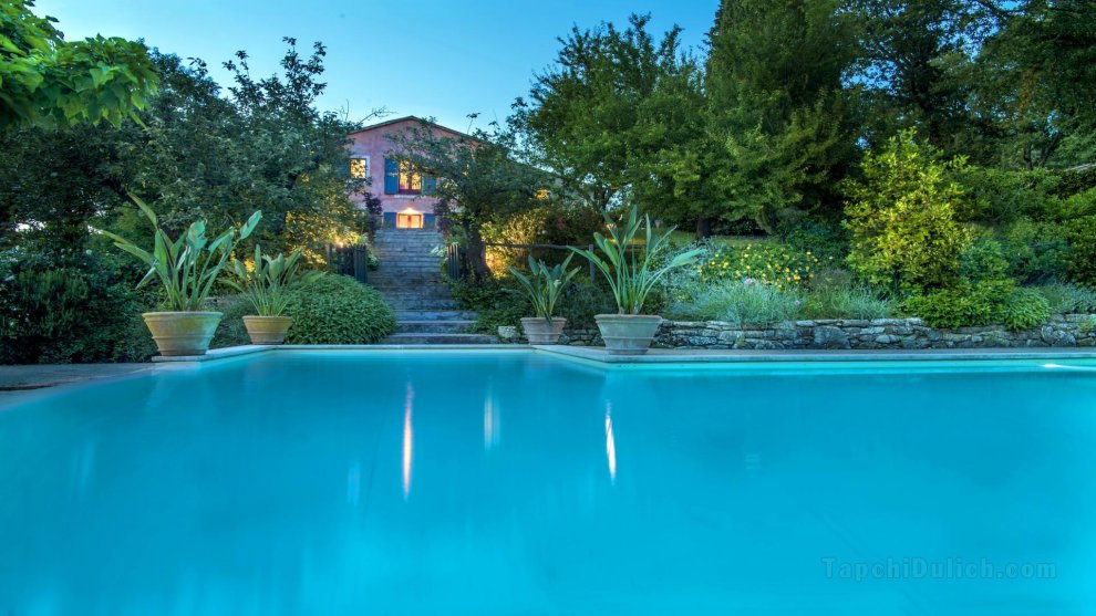 Tuscany Luxury Villapoolgardens Exclusively yours Slps 18 Hot Springs area