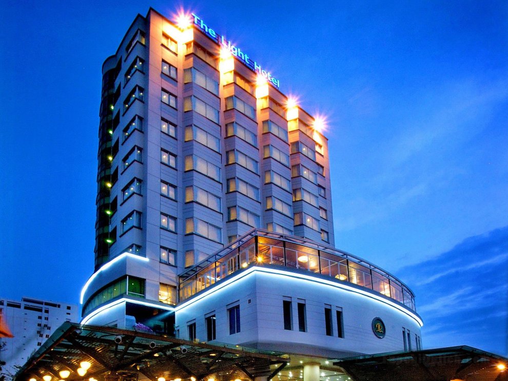 Khách sạn The Light & Resort
