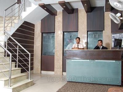 Khách sạn Punnu International