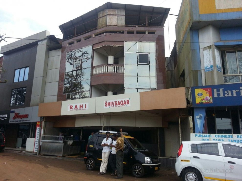Khách sạn Rahi
