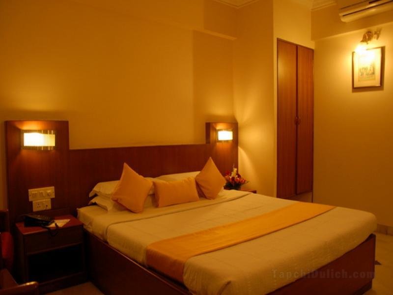 Khách sạn Maurya Residency
