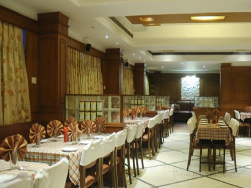Khách sạn Maurya Residency