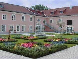 萊奧帕爾茨克龍城堡酒店