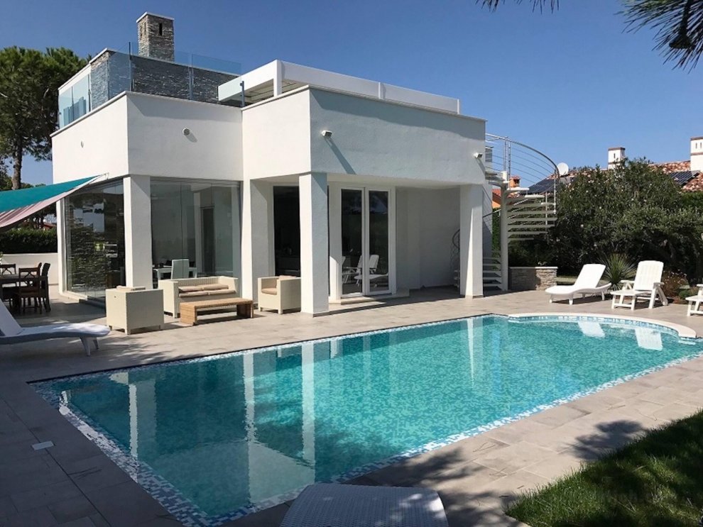 Super Villa With Private Pool in Isola Albarella