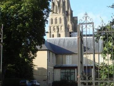 Khách sạn Le Bayeux
