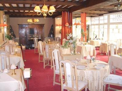 Khách sạn Le Lion D'Or et Restaurant La Table Du Lion