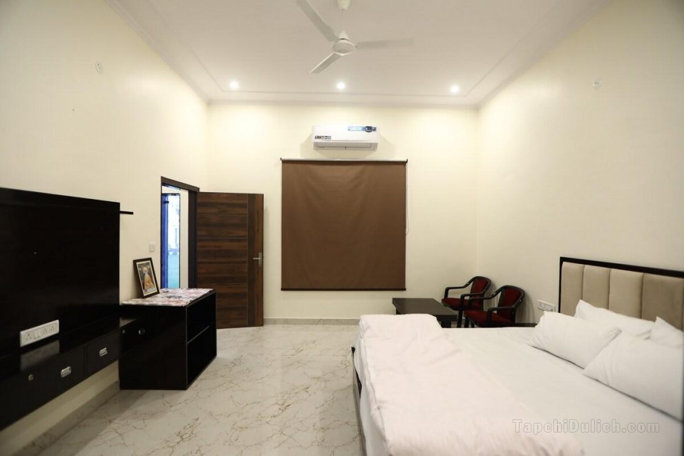 URBAN SHORE the outhouse 3BHK With Pool & Garden