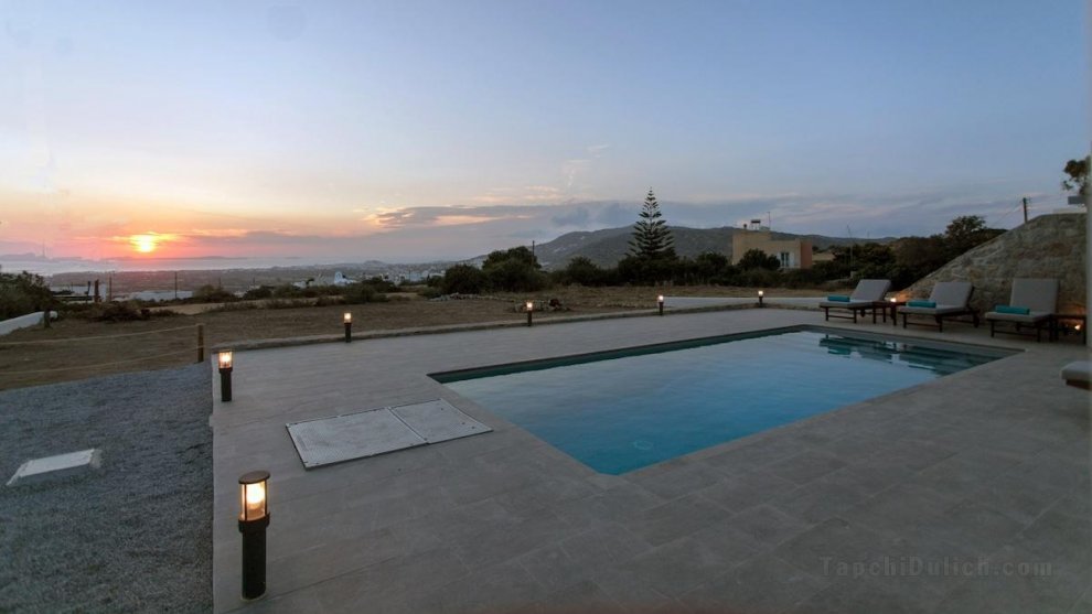 Naxos Infinity Villa Pool Suite - 8 mins from port