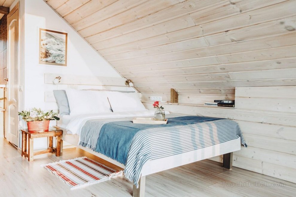 Attic in the Mountains with Sea view