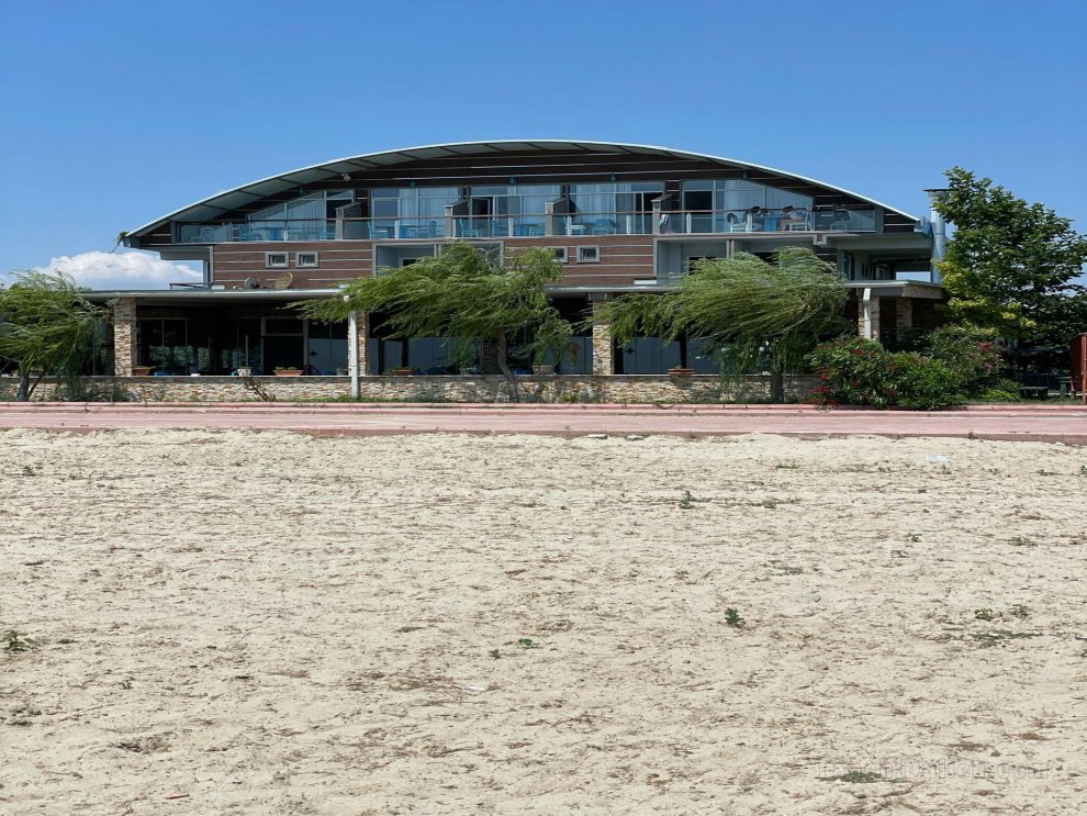 Khách sạn Safir Beach Resort & Socail Facility