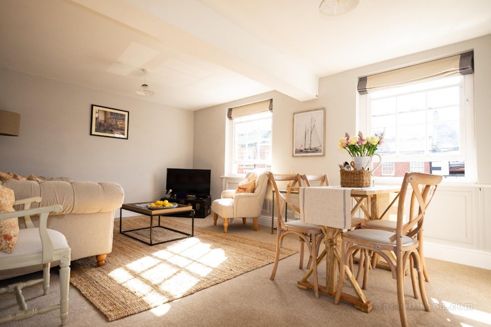 The Flat  Luxurious apartment in central Bridport