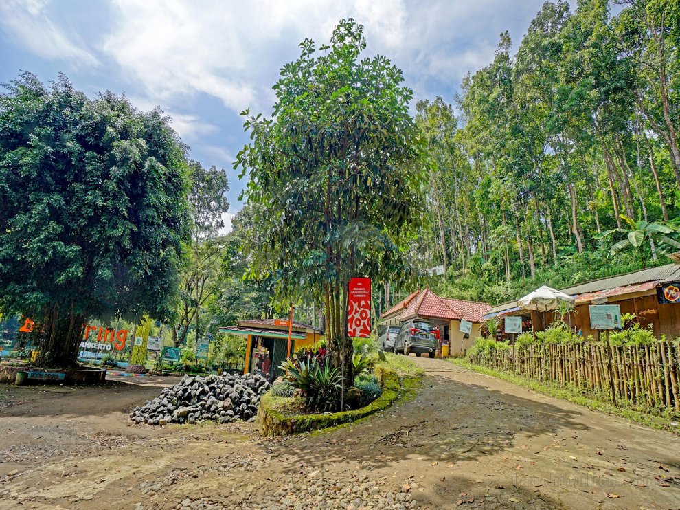 OYO Homes 91087 Desa Wisata Edukasi Boon Pring Sanankerto