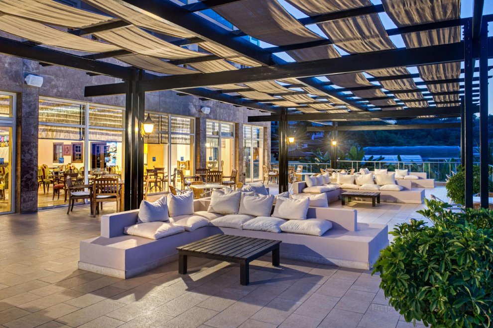 Khách sạn Sealife Buket Resort & Beach