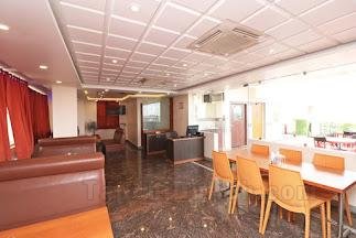 Khách sạn Anand International
