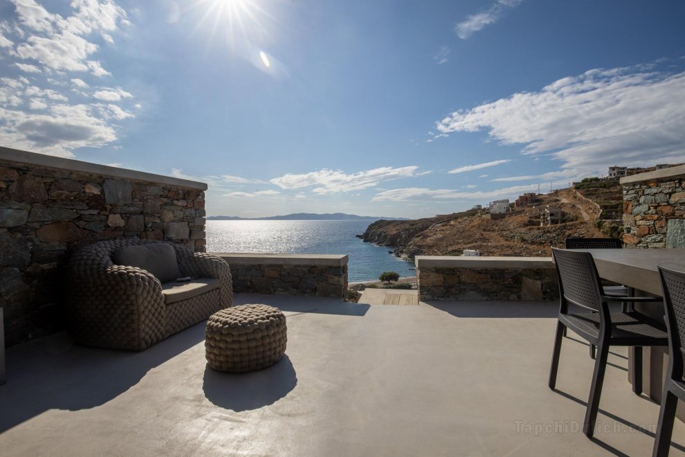 Phos Villas Tinos - Eos Villa with Private Hot Tub and Sea View 96m²