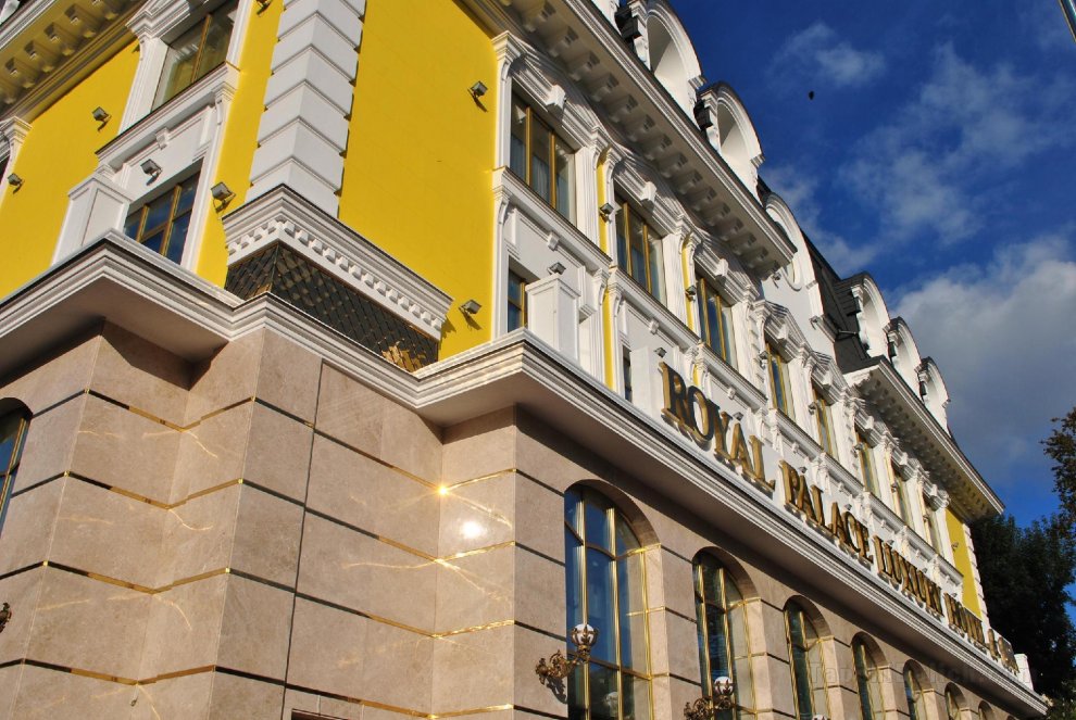Khách sạn Royal Palace Luxury and SPA