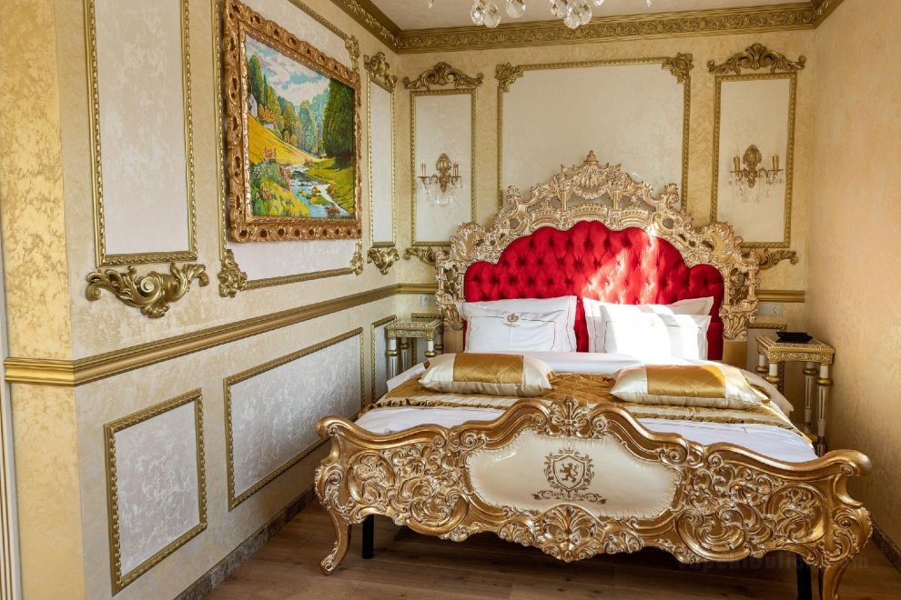 Khách sạn Royal Palace Luxury and SPA