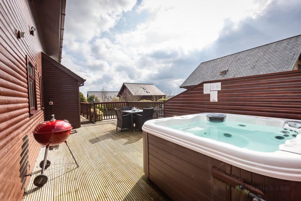 Vercana Luxury Hot Tub Lodge - Retallack Resort