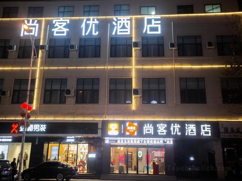 Khách sạn Thank Henan Zhoukou Fugou County Yifeng City Plaza