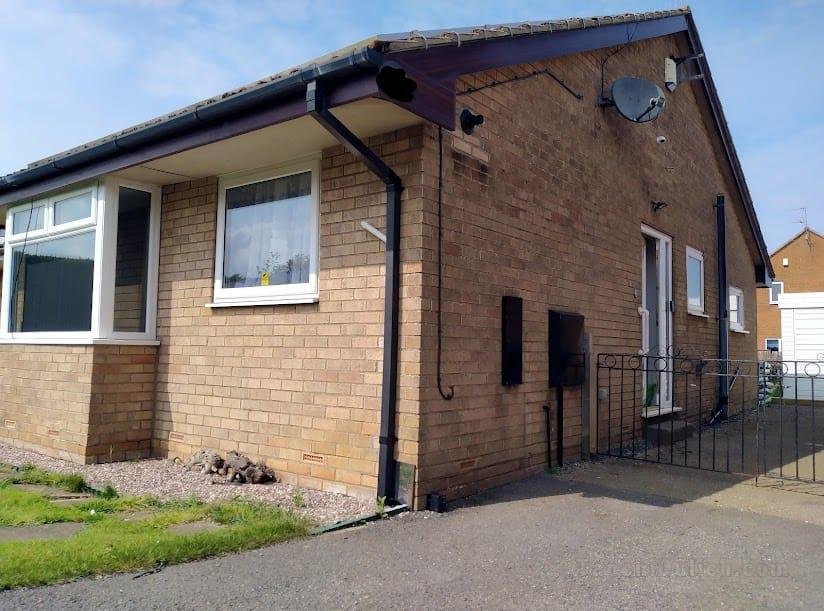 The Lord's Cottage Filey -3 bedroom beach bungalow