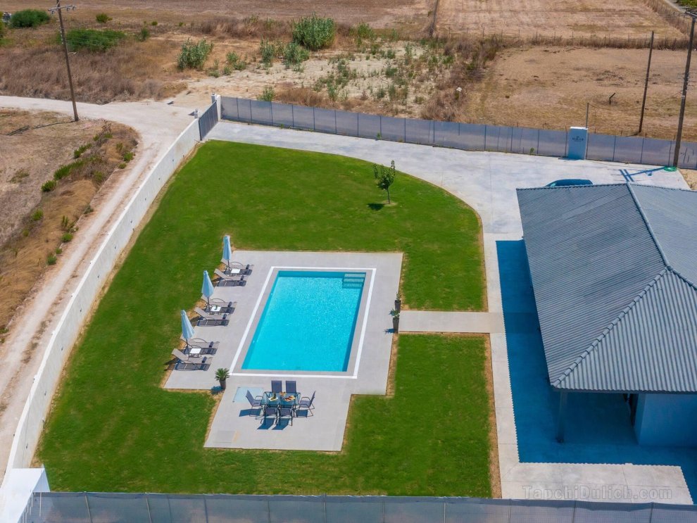 Nimar Luxury Villa - private swimming pool