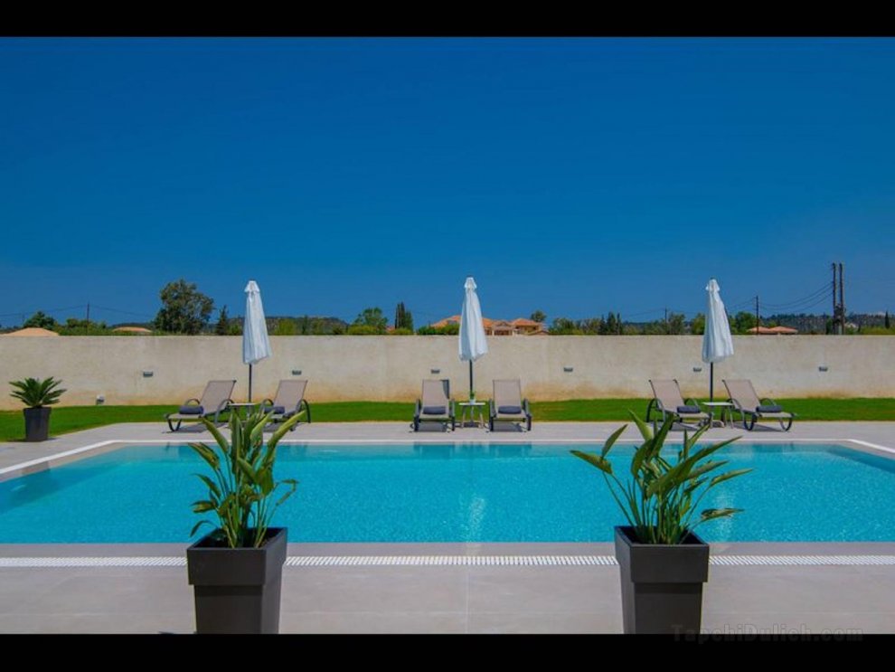 Nimar Luxury Villa - private swimming pool