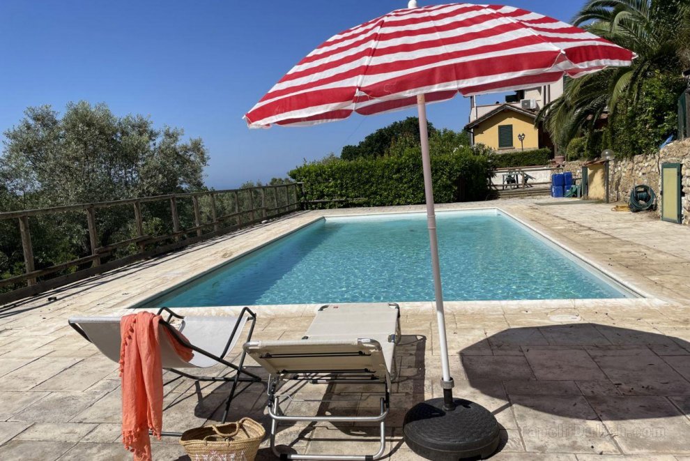 Casa Sophia, piscina con vista mare - giardino, barbecue e parcheggio privato