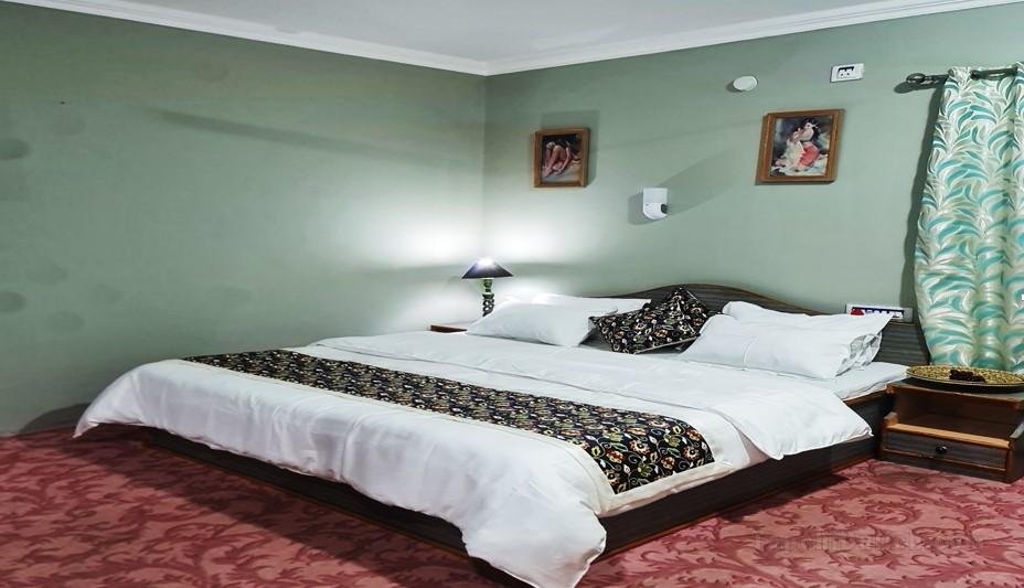 Hotel Mehtab Resorts Srinagar