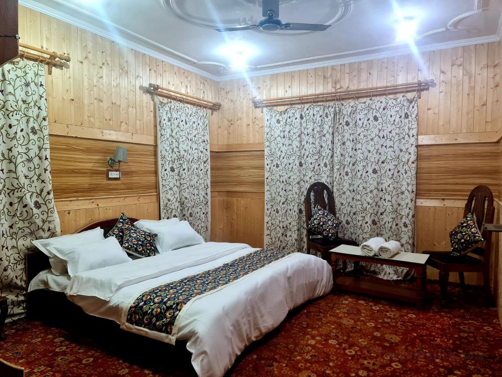 Hotel Mehtab Resorts Srinagar