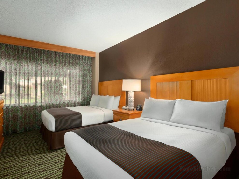 Khách sạn DoubleTree Suites by Hilton Orlando - Lake Buena Vista