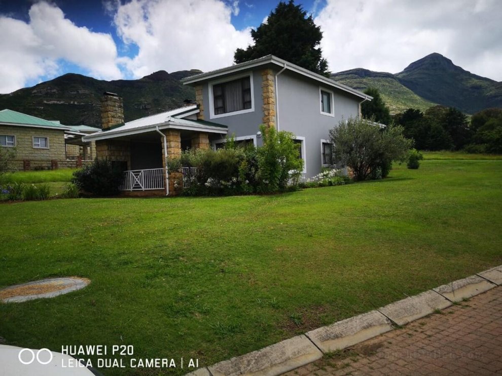 Well appointed 2 bedroom villa Clarens