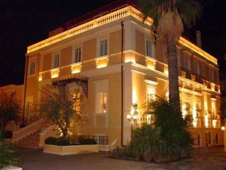 Khách sạn Villa del Bosco