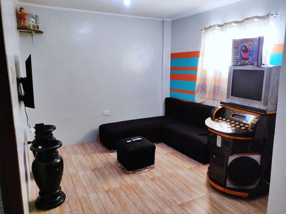 Entire House with wifi,netflix,karaoke machine.