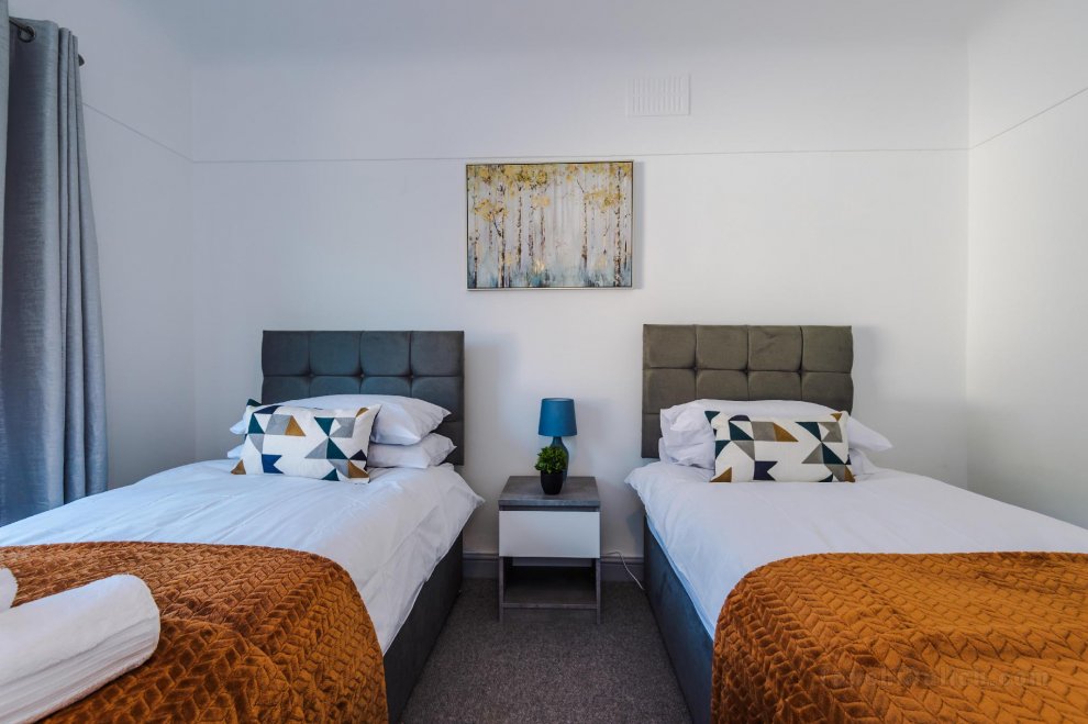 Premium 3 bed detached house - off road parking – Bromborough