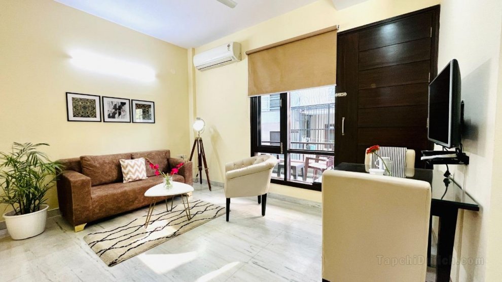 BluO 2BHK Golf Course Road, Lift & Balcony