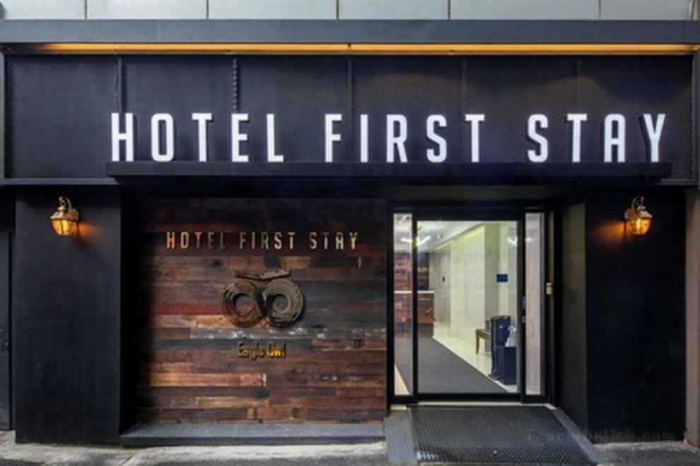 Khách sạn First Stay Myeongdong