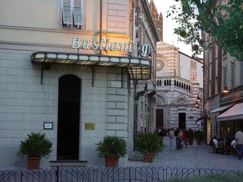 Khách sạn Grand Bastiani