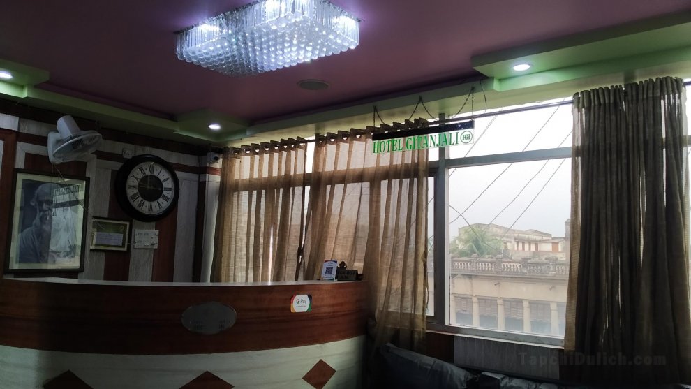 Khách sạn Gitanjali