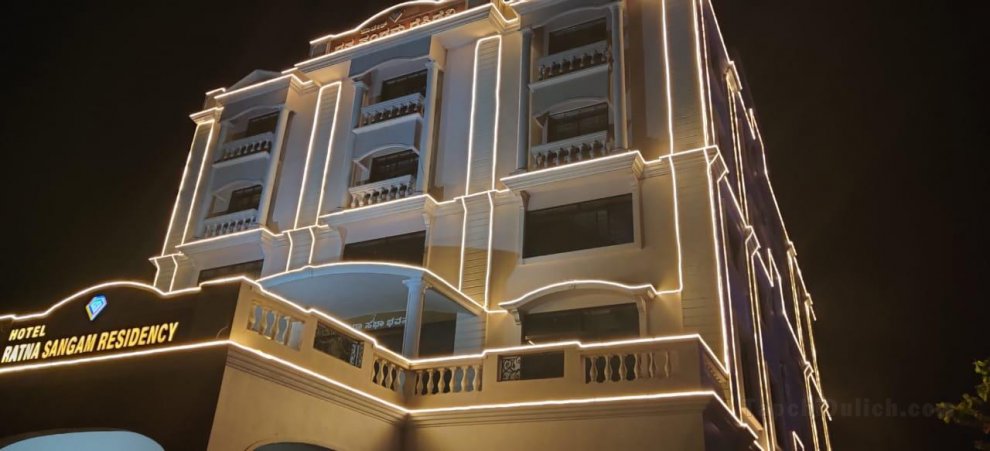Khách sạn i-ROOMZ Ratna Sangam Residency