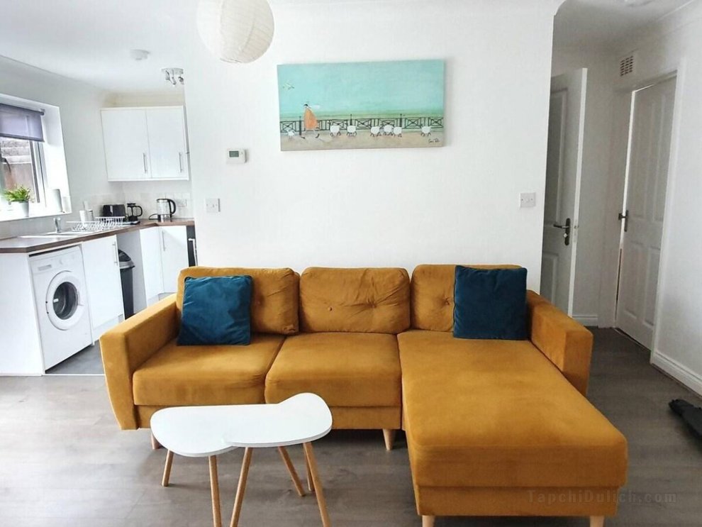 BookedUK: Bright and Airy Apartment in Stevenage