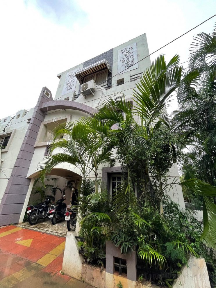 Duplex cheerful Villa with 2BHK in posh locality.